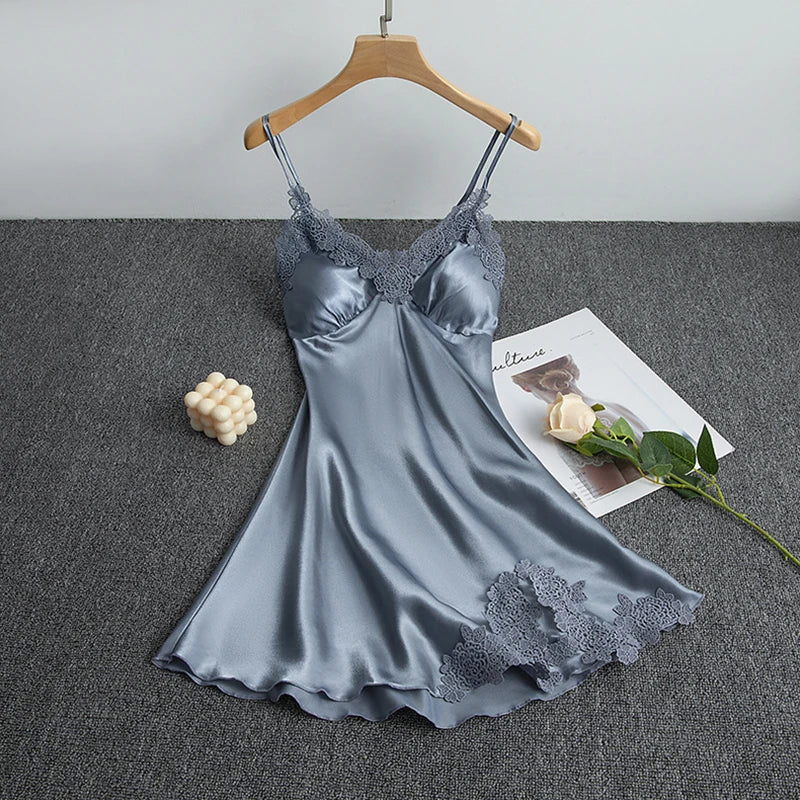 Elegantes Nachthemd